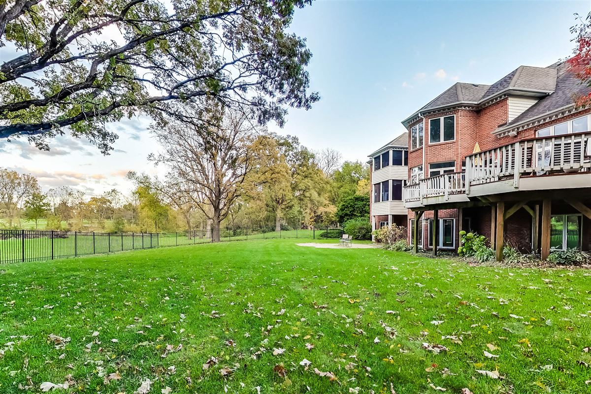 4エーカーのレンガの家 luxury properties