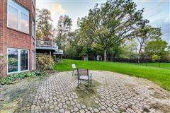 全部是用砖块租来的，占地四英亩 luxury real estate