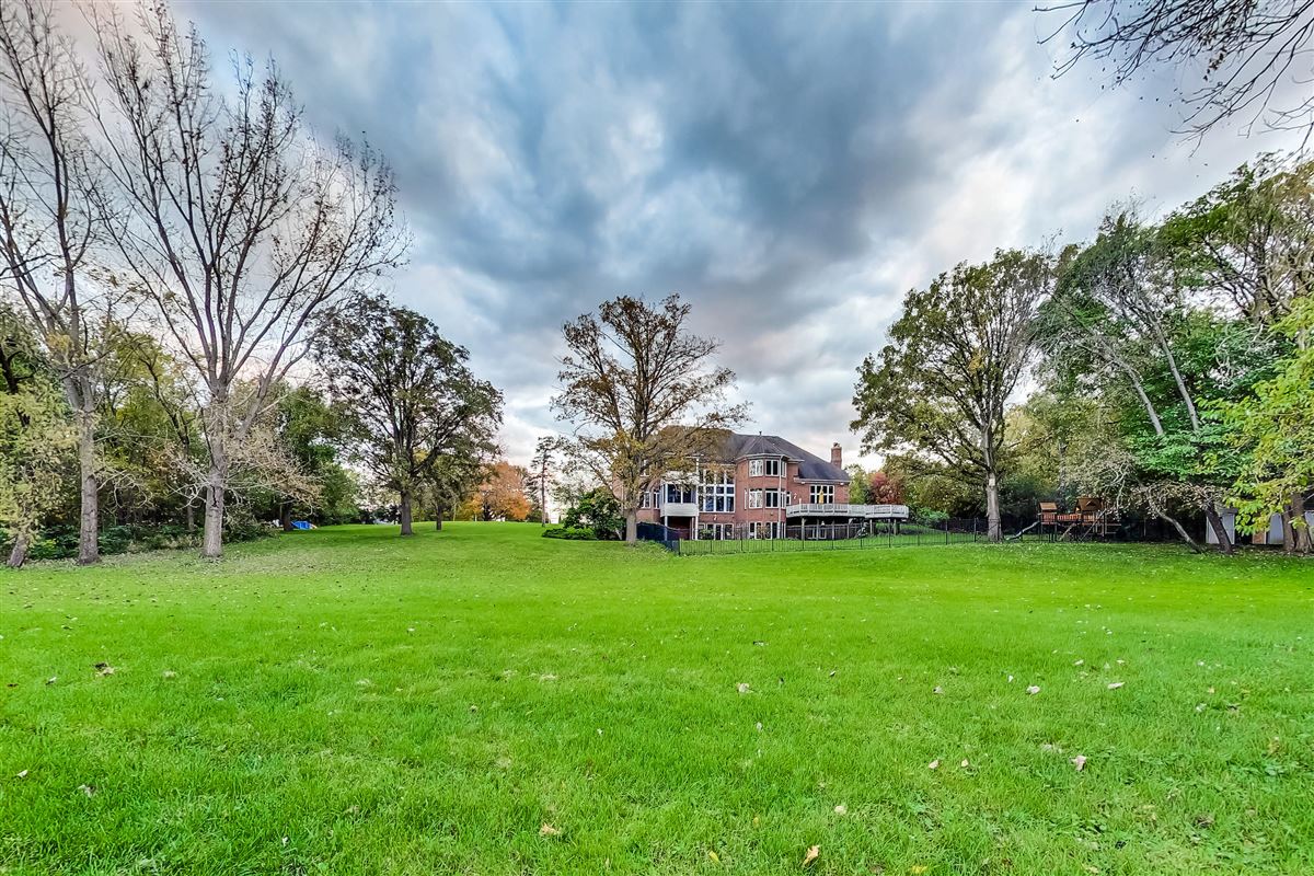 Luxury homes in 4エーカーのレンガの家