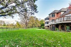 全部是用砖块租来的，占地四英亩 luxury properties