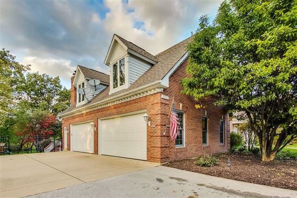 全部是用砖块租来的，占地四英亩 luxury homes