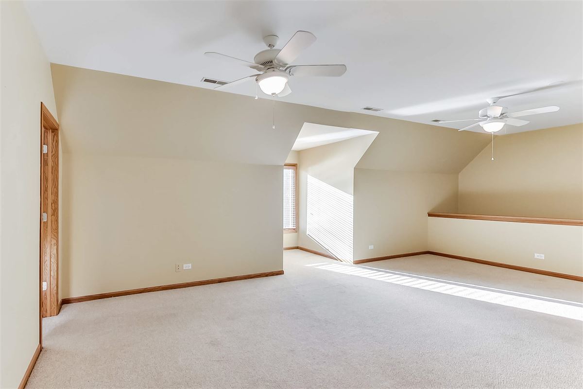 Luxury real estate 4エーカーのレンガの家