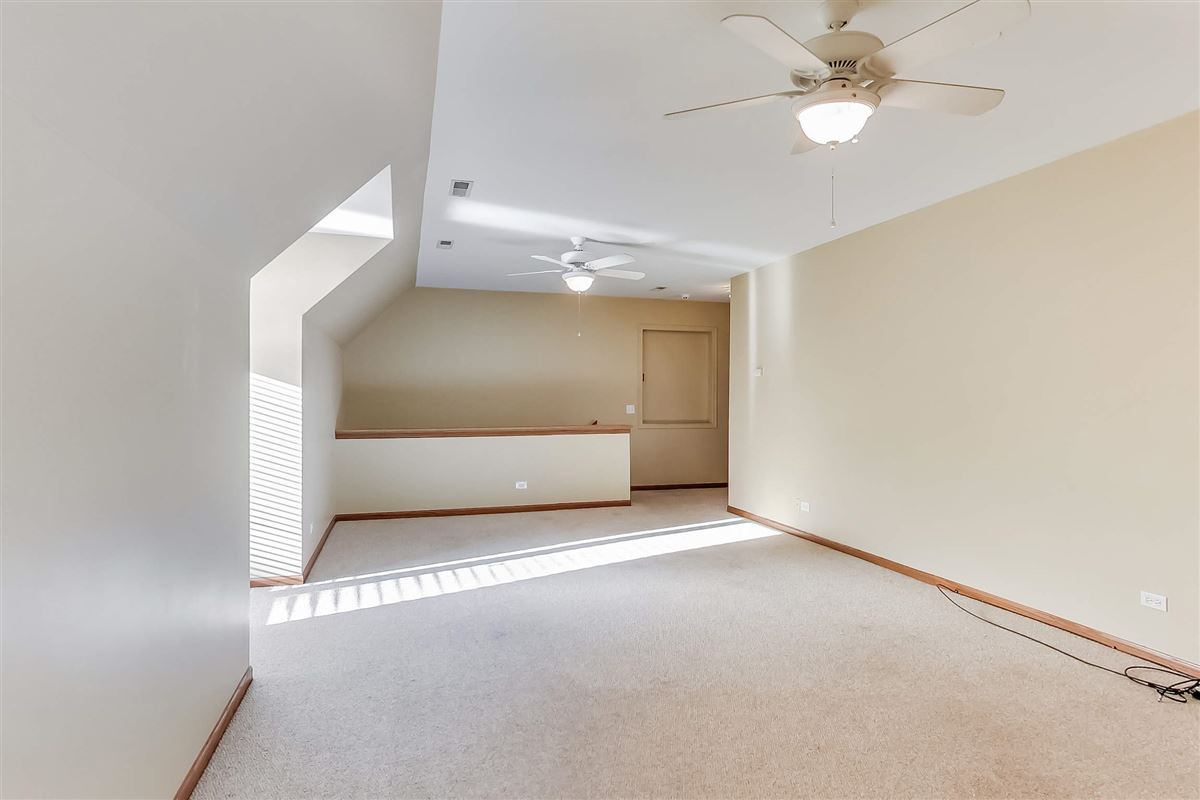 4エーカーのレンガの家 luxury real estate