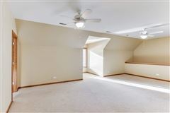 全部是用砖块租来的，占地四英亩 luxury homes