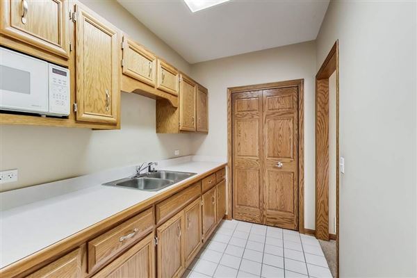 Luxury homes in 全部是用砖块租来的，占地四英亩