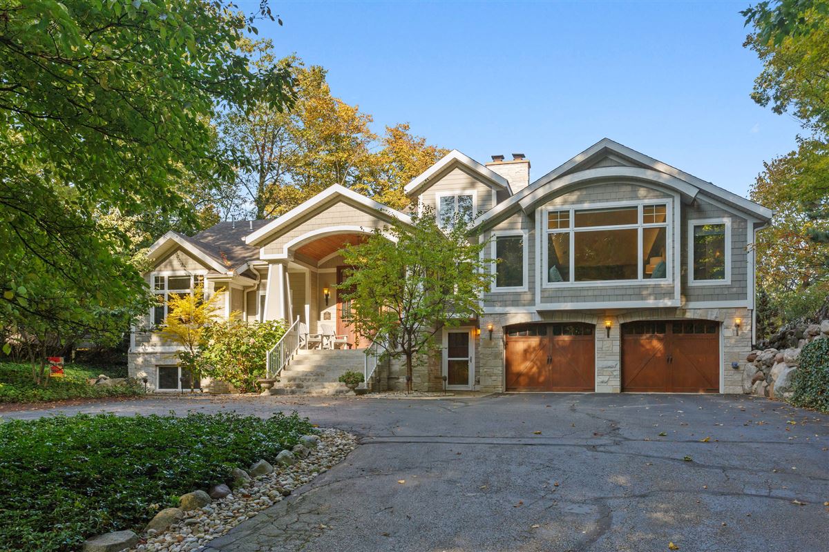 SPECTACULAR LAKE MICHIGAN HOME WITH SANDY BEACH Michigan Luxury Homes