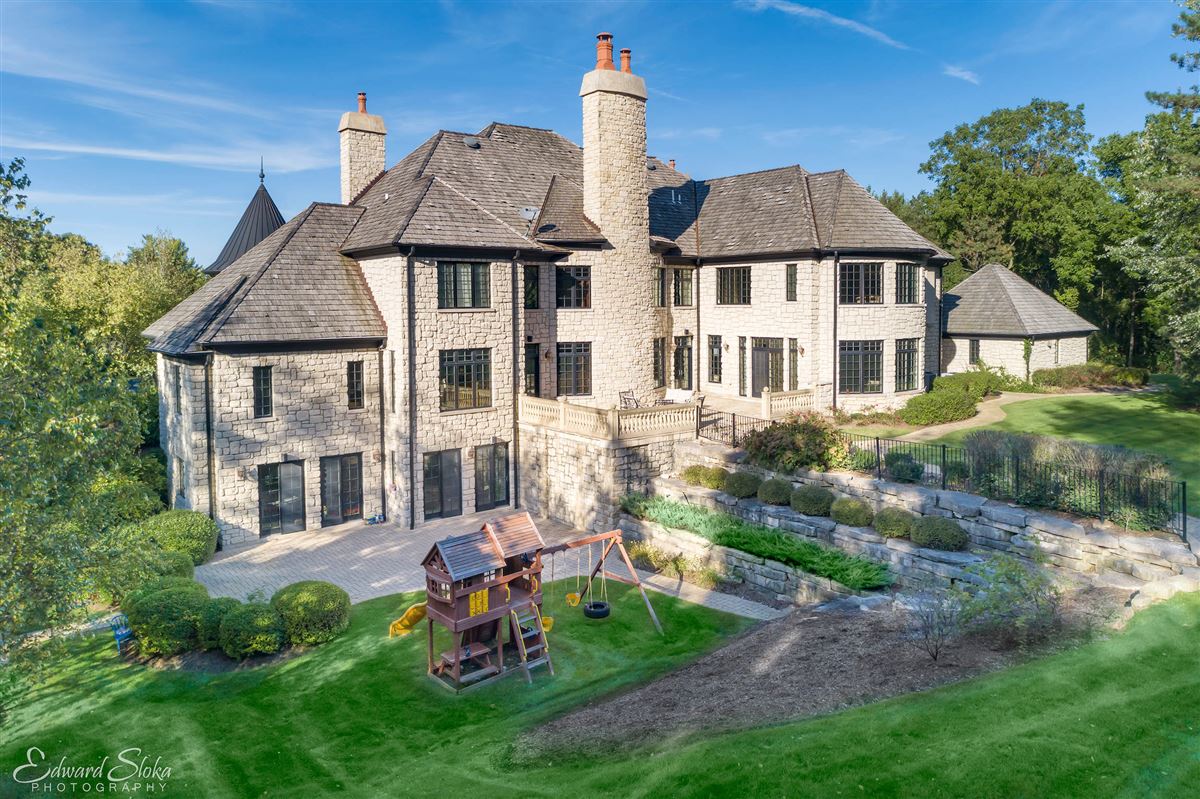 HEART OF BARRINGTON HILLS | Illinois Luxury Homes | Mansions For Sale