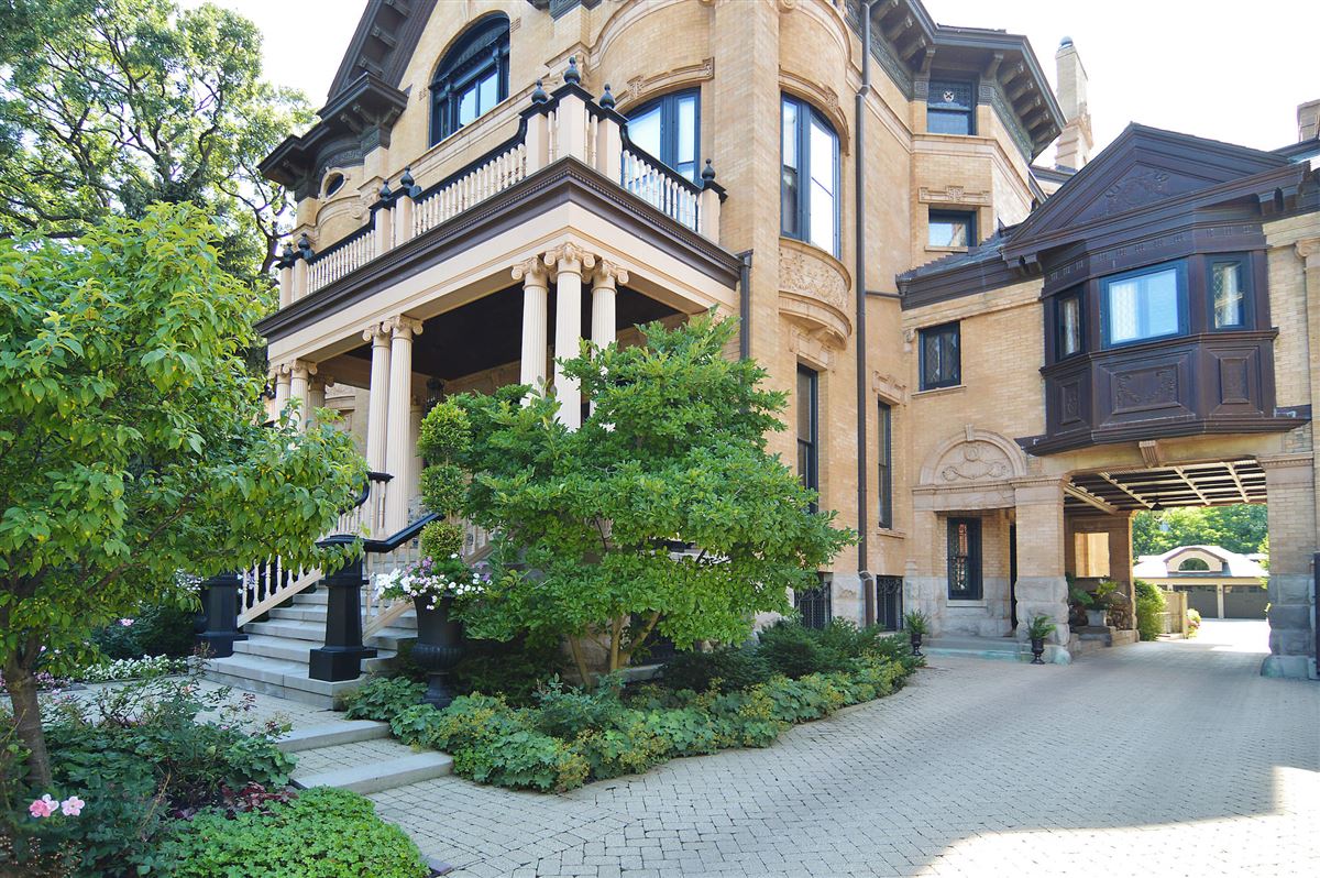 THE GOODMAN MANSION COMPLETELY RESTORED 1892 QUEEN ANNE HOME