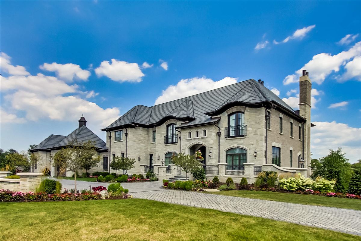 STATELY MANOR THAT LIVES LIKE A HOME | Illinois Luxury Homes | Mansions ...