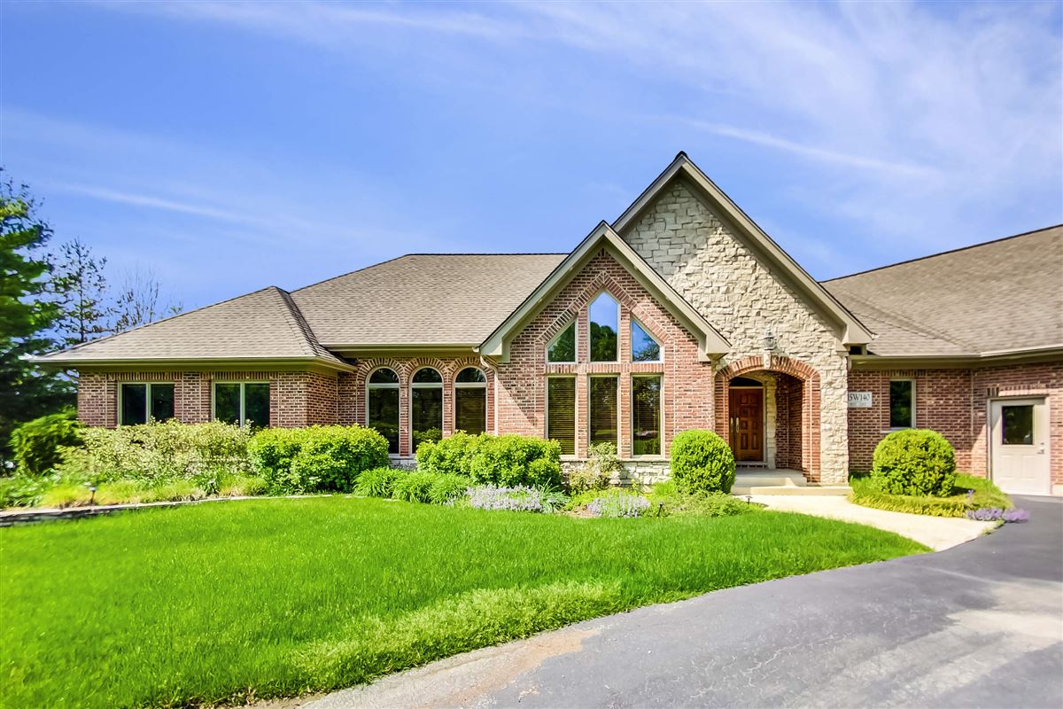 ONE OF A KIND CUSTOM BRICK RANCH | Illinois Luxury Homes | Mansions For Sale | Luxury Portfolio