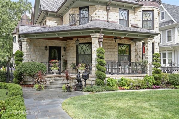 Extensively Renovated Mansion Illinois Luxury Homes