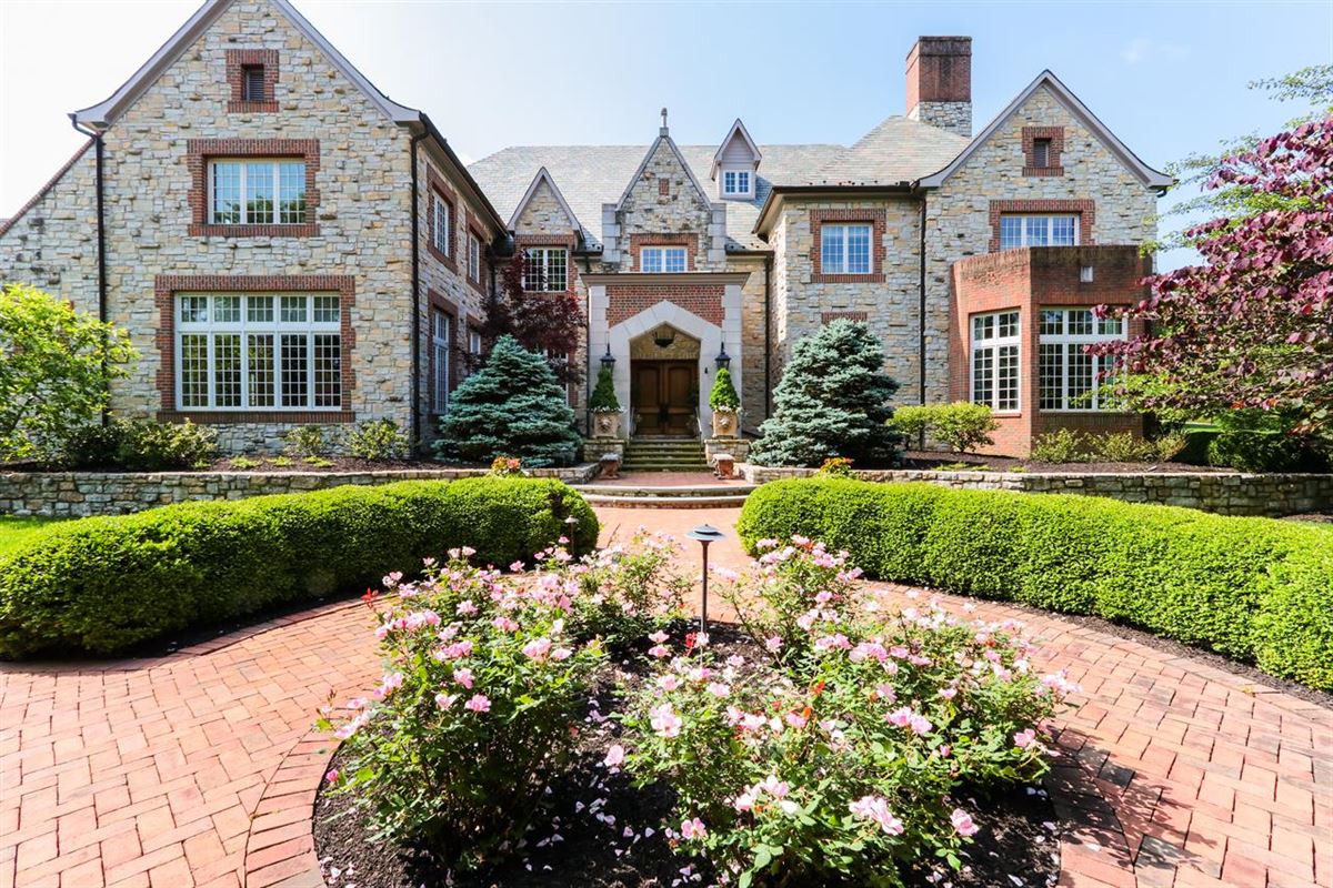 A TRULY EXCEPTIONAL INDIAN HILL LUXURY HOME | Ohio Luxury Homes ...