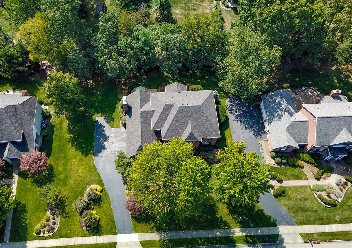 GRAND HOME ALONG A CULDESAC Ohio Luxury Homes Mansions For Sale