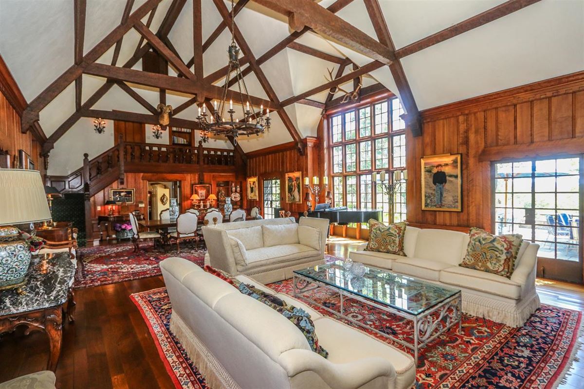 TROPHY LODGE WITH SWEEPING VALLEY VIEWS Ohio Luxury Homes Mansions