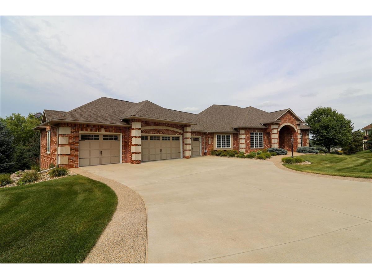 ELEGANT CUSTOM BUILT ALL BRICK RANCH Minnesota Luxury Homes Mansions For Sale Luxury Portfolio