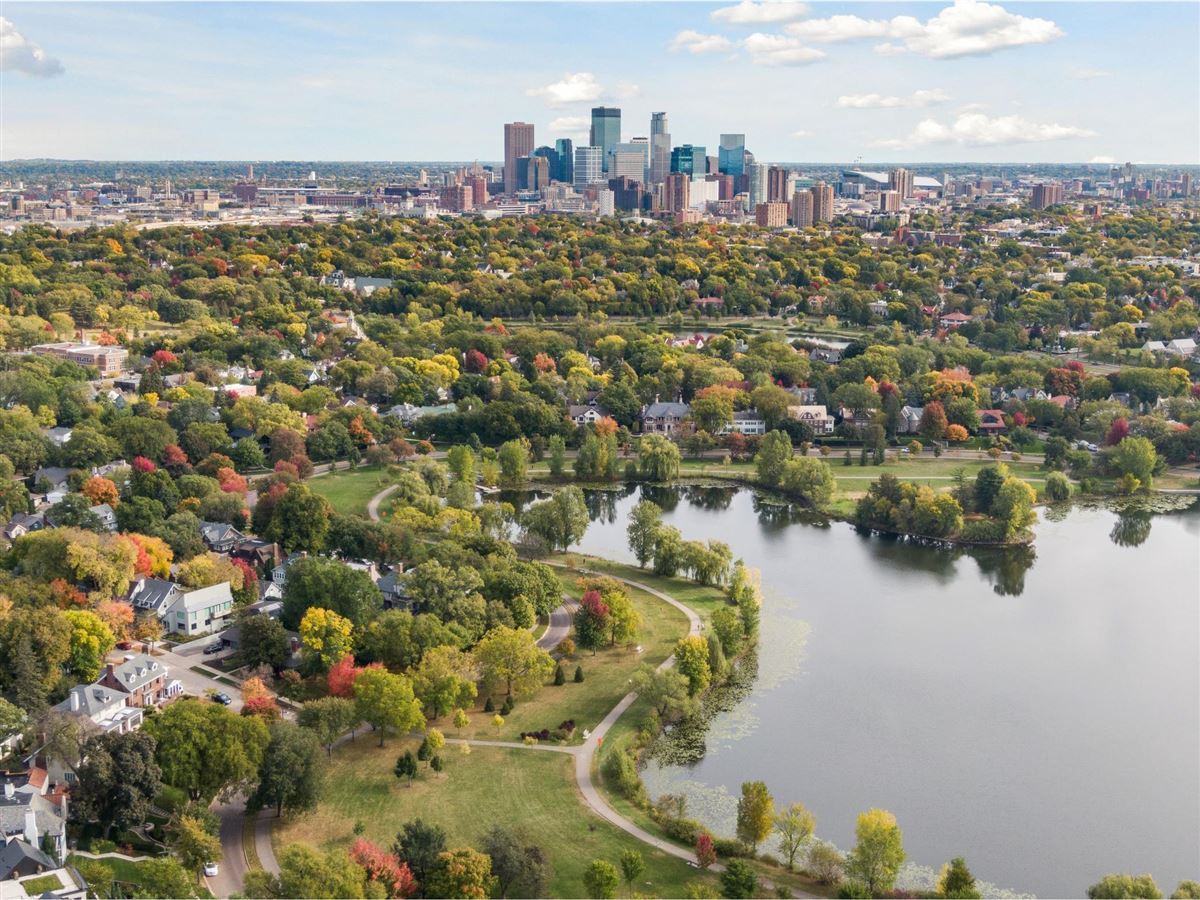 LANDMARK LAKE OF THE ISLES ESTATE Minnesota Luxury Homes Mansions