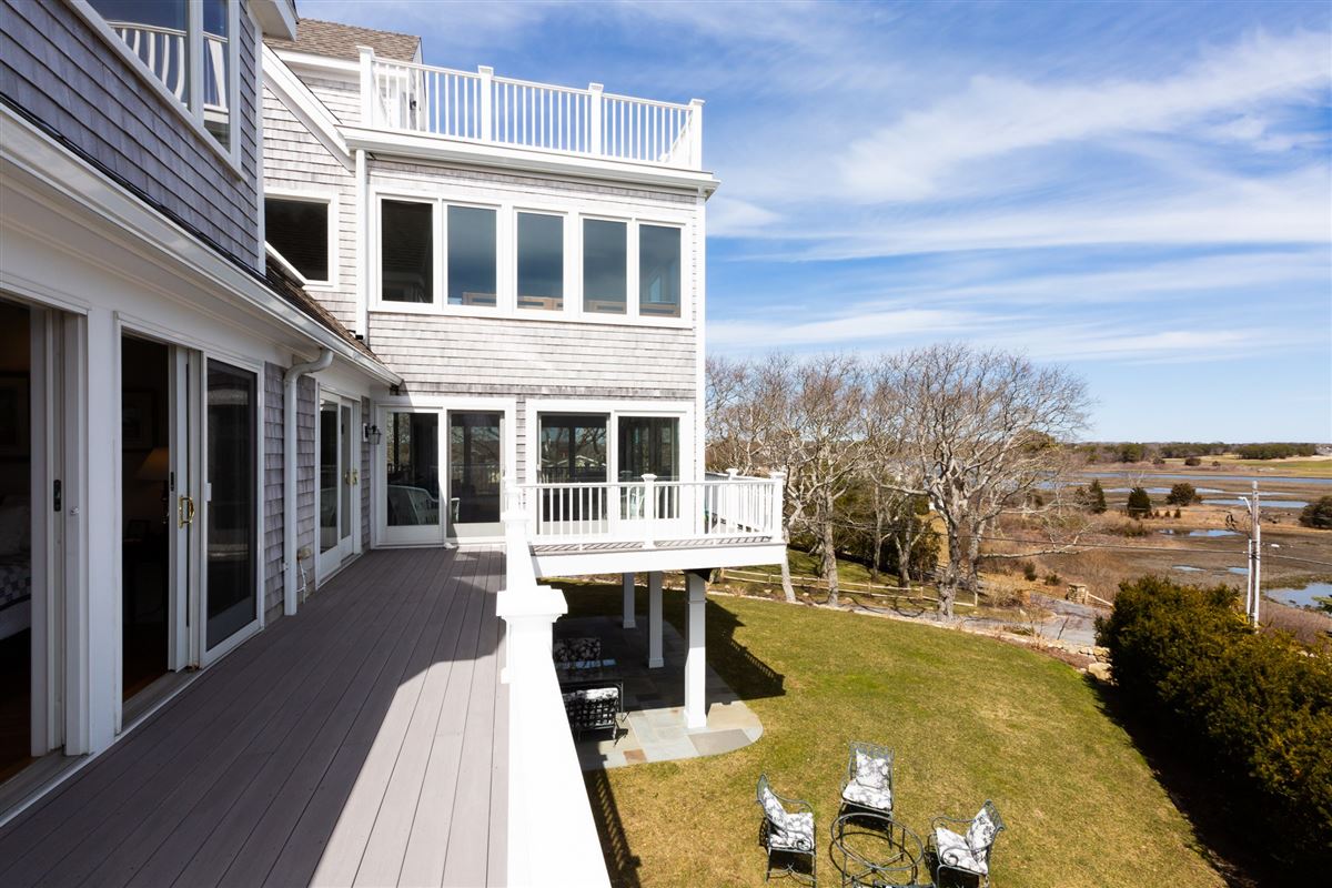 BEAUTIFULLY STYLISH HOME ON SQUAW ISLAND | Massachusetts Luxury Homes ...