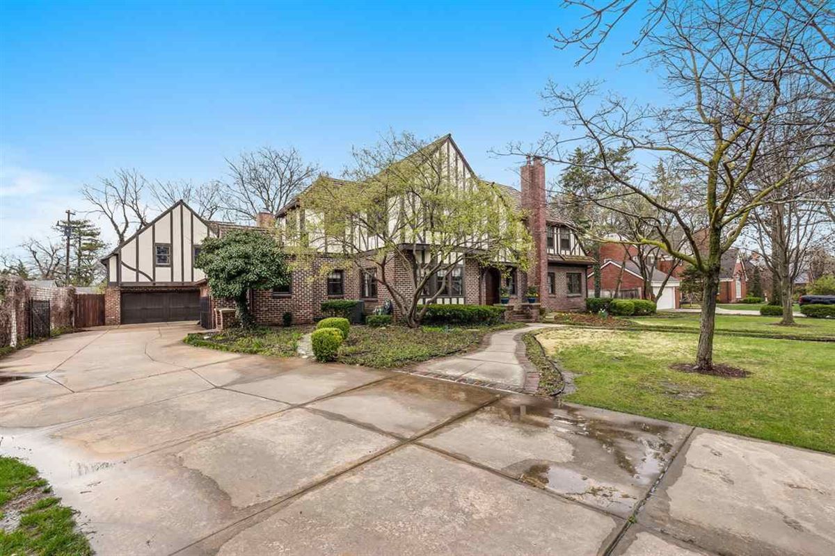 STUNNING EASTBOROUGH TUDOR Kansas Luxury Homes Mansions For Sale