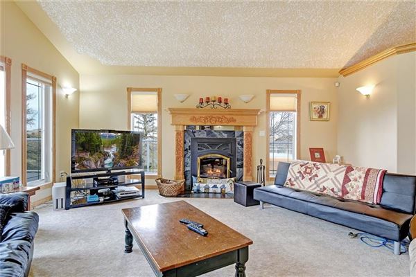 Mansions 在某个地方的美丽家