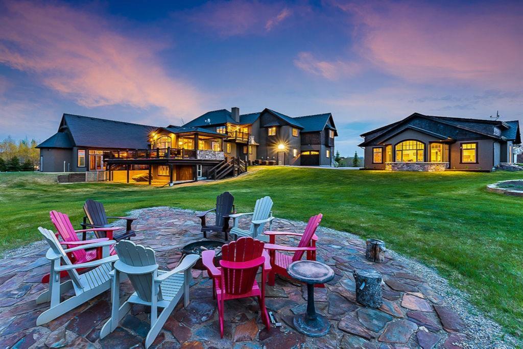 Fantastic Acreage Living 14 14 Shannon Loop, Foothills, AB, T1S5B3