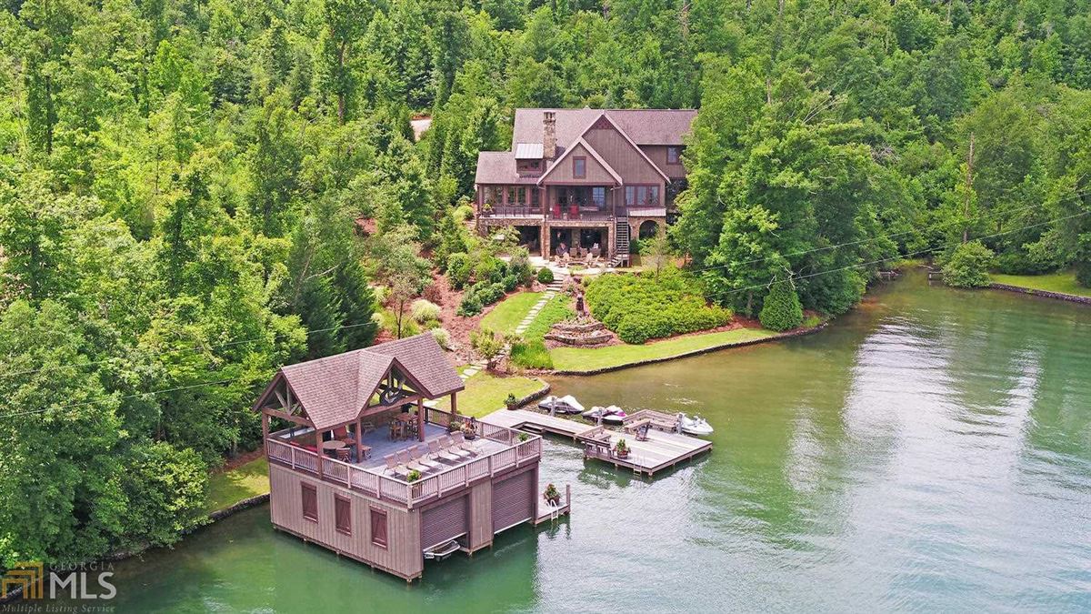 BEAUTIFUL LAKE HOME RICH WITH CHARACTER AND STYLE Georgia Luxury   229%2BE%2BWildcat%2BRd%2BClarkesville%2BGA%2BUSA%2B606746 001 H 