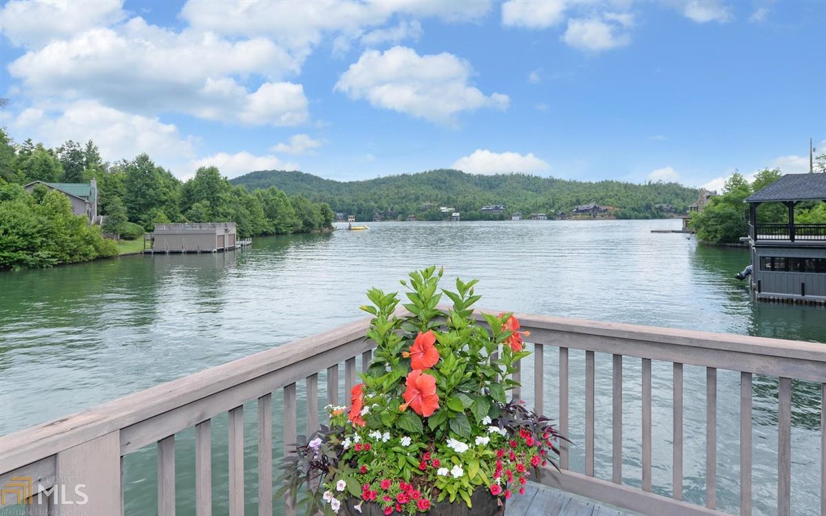 BEAUTIFUL LAKE HOME RICH WITH CHARACTER AND STYLE Luxury