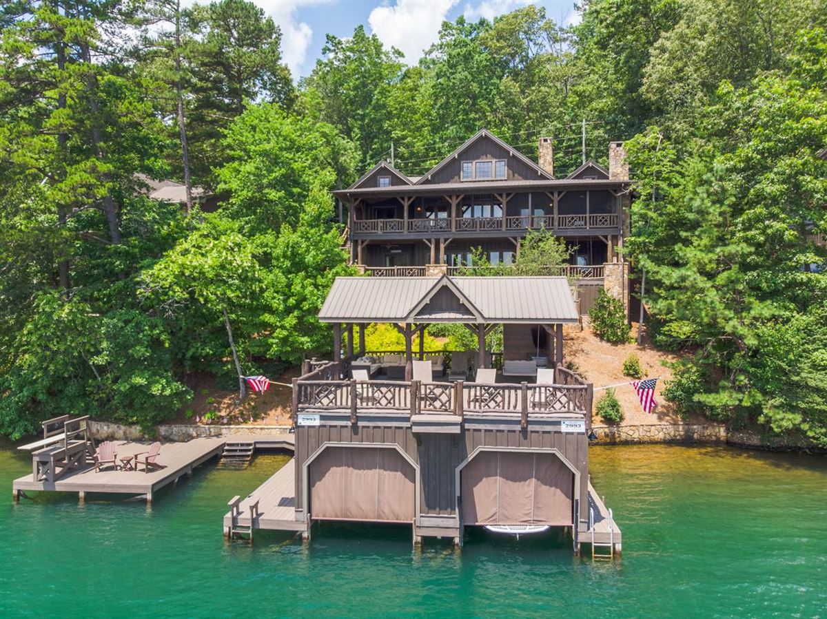 ADIRONDACK DESIGN WITH SWEEPING VIEWS ON LAKE BURTON Luxury