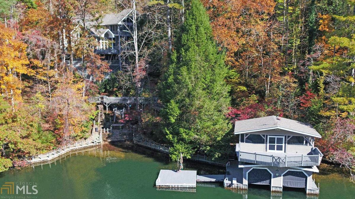 MAKE YOUR OWN MEMORIES IN THIS LAKE RABUN HOME Luxury Homes
