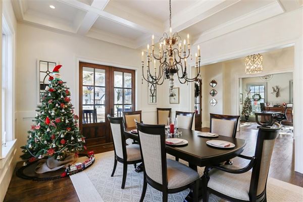 升级定制设计和构建的家庭 luxury real estate