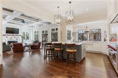 Luxury real estate 升级定制设计和构建的家庭