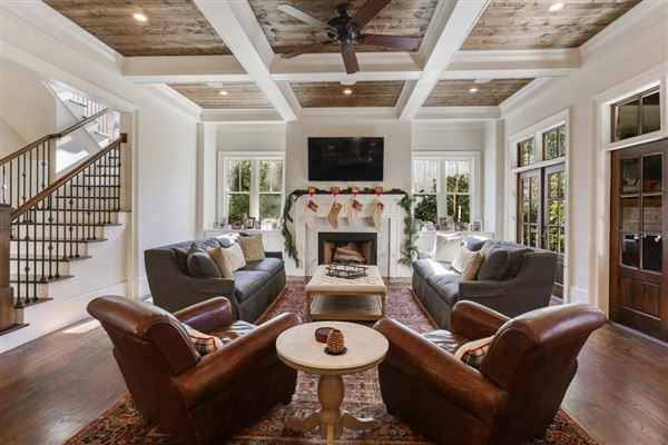 Mansions in 升级定制设计和构建的家庭