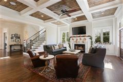 Luxury properties 升级定制设计和构建的家庭