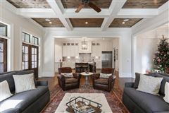 升级定制设计和构建的家庭 luxury properties