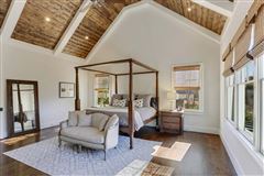 Mansions in 升级定制设计和构建的家庭