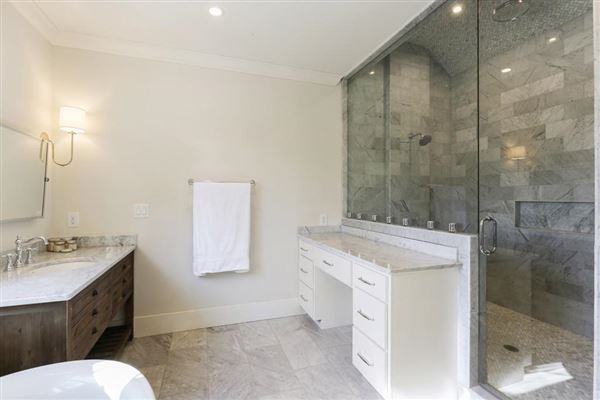 Luxury properties 升级定制设计和构建的家庭