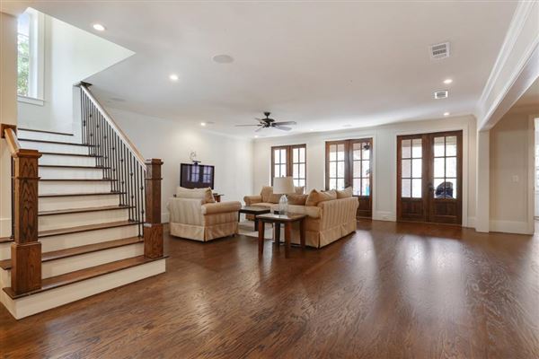 升级定制设计和构建的家庭 luxury properties