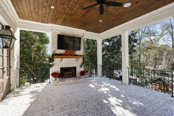 Luxury homes in 升级定制设计和构建的家庭