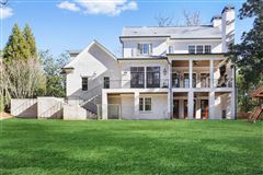 升级定制设计和构建的家庭 luxury real estate