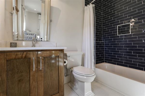 Luxury real estate 升级定制设计和构建的家庭