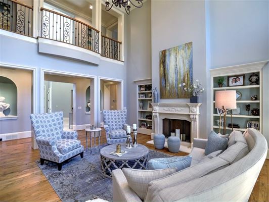 Luxury real estate 宏伟的五英亩封闭式庄园