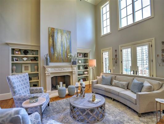 宏伟的五英亩封闭式庄园 luxury real estate