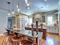 Luxury real estate 宏伟的五英亩封闭式庄园