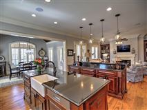 宏伟的五英亩封闭式庄园 luxury properties