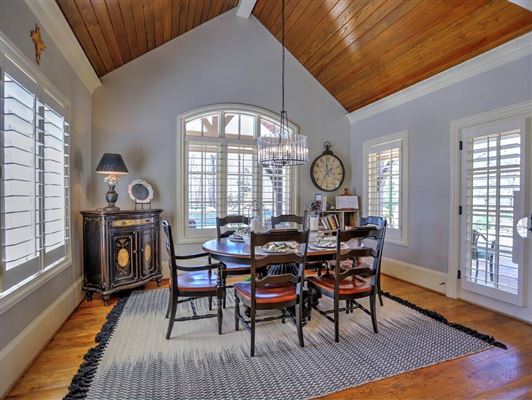 Luxury homes in 宏伟的五英亩封闭式庄园