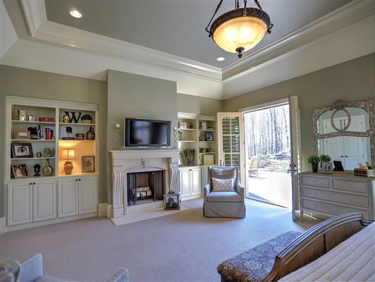 Luxury homes 宏伟的五英亩封闭式庄园