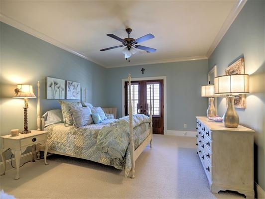 宏伟的五英亩封闭式庄园 luxury properties