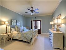 宏伟的五英亩封闭式庄园 luxury real estate