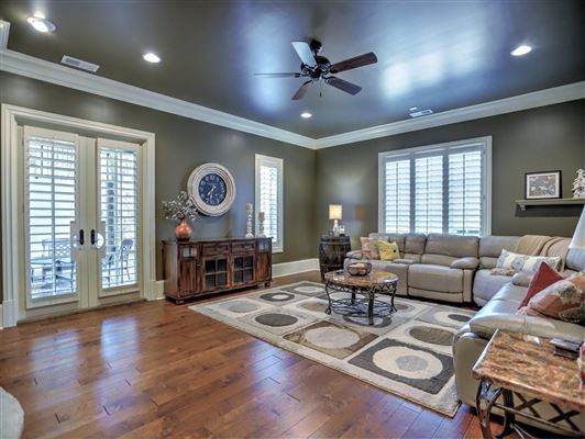 Luxury homes in 宏伟的五英亩封闭式庄园