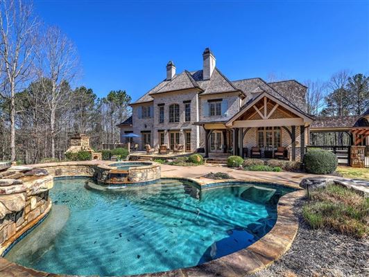 Luxury real estate 宏伟的五英亩封闭式庄园