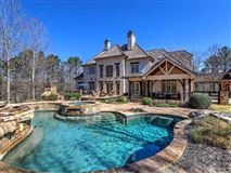 Luxury homes 宏伟的五英亩封闭式庄园